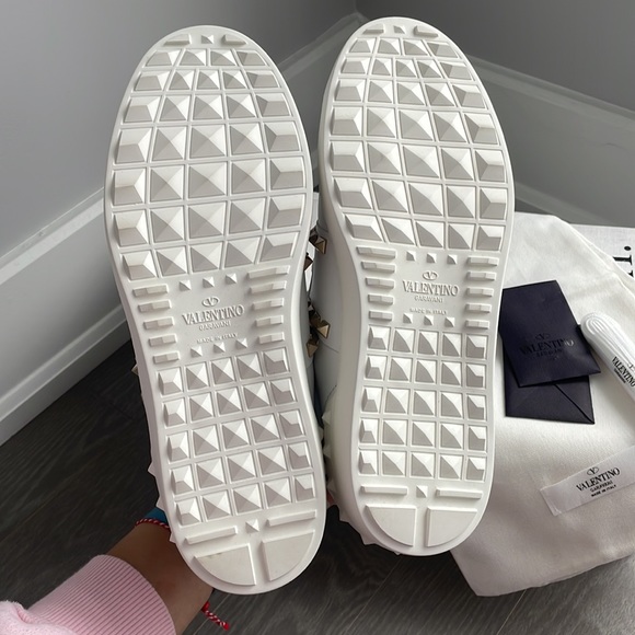 BRAND NEW Valentino Garavani White Rockstud Untitled Sneakers - Picture 3 of 6
